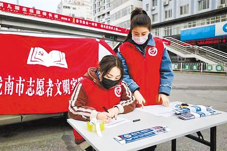 這個春天，那一抹鮮亮的“志愿紅”　——隴原志愿者戰(zhàn)“疫”記