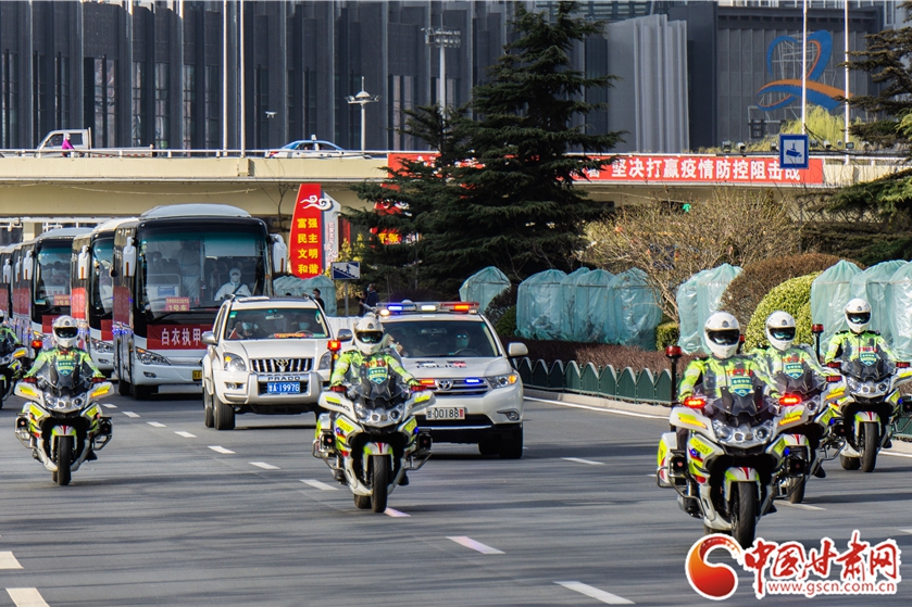 甘肅省第六批支援湖北醫(yī)療隊凱旋歸來 蘭州公安交警最高禮遇護(hù)航（圖）