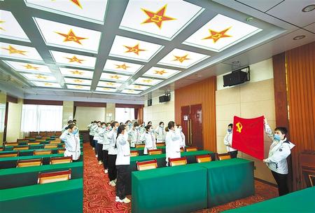 一次難得的黨課——甘肅第二、第三批援鄂醫(yī)療隊(duì)預(yù)備黨員宣誓儀式側(cè)記