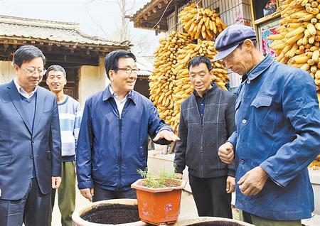 林鐸在天水市調(diào)研脫貧攻堅(jiān)工作時(shí)強(qiáng)調(diào) 完善掛牌督戰(zhàn)機(jī)制 見(jiàn)底見(jiàn)效整改問(wèn)題 確保如期高質(zhì)量打贏脫貧攻堅(jiān)收官戰(zhàn)