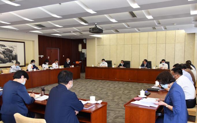 【兩會(huì)快訊】甘肅代表團(tuán)分組審議全國(guó)人大常委會(huì)工作報(bào)告，林鐸參加第一小組會(huì)議并發(fā)言