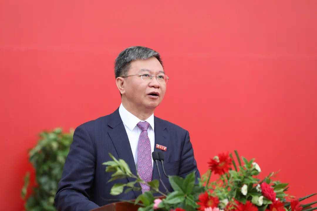 蘭州大學(xué)校長(zhǎng)嚴(yán)純?nèi)A寄語2020屆本科畢業(yè)生：做敢擔(dān)當(dāng)、能擔(dān)當(dāng)、有擔(dān)當(dāng)?shù)娜?>
        </a><em>蘭州大學(xué)校長(zhǎng)嚴(yán)純?nèi)A寄語2020屆本科畢業(yè)生：做敢擔(dān)當(dāng)、能擔(dān)當(dāng)、有擔(dān)當(dāng)?shù)娜?/em></li>
    <li><a  target=