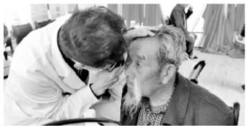 致敬時代楷?！瓣P愛八步沙林場大漠治沙人眼健康公益行動”啟動