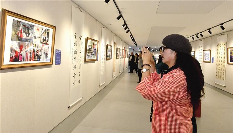 蘭州楹聯(lián)書法攝影展創(chuàng)新詮釋城市魅力